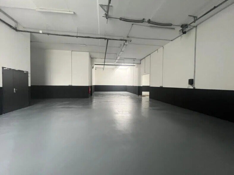 Office in Villejuif for lease - Interior Photo - Image 3 of 8