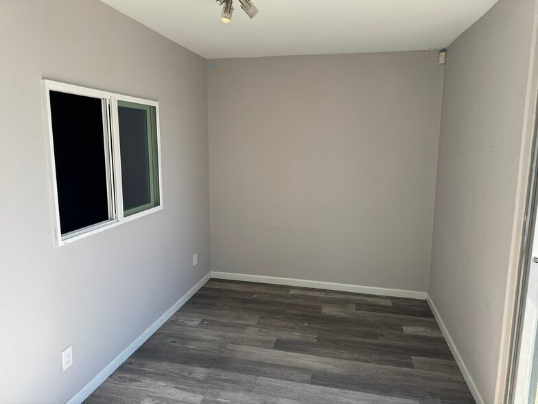 5750-5778 Commerce Blvd, Rohnert Park, CA for lease - Building Photo - Image 2 of 10