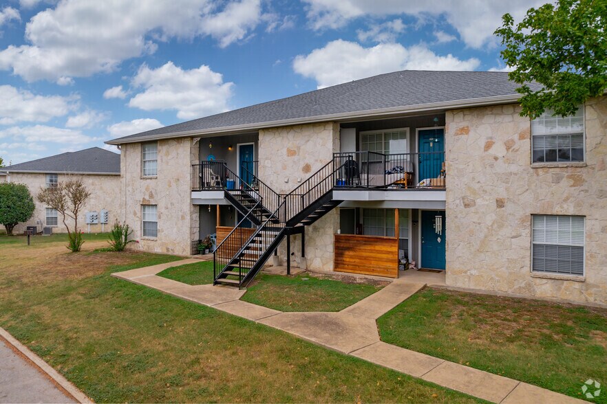 1019 Friendship Ln, Fredericksburg, TX for sale - Primary Photo - Image 1 of 1