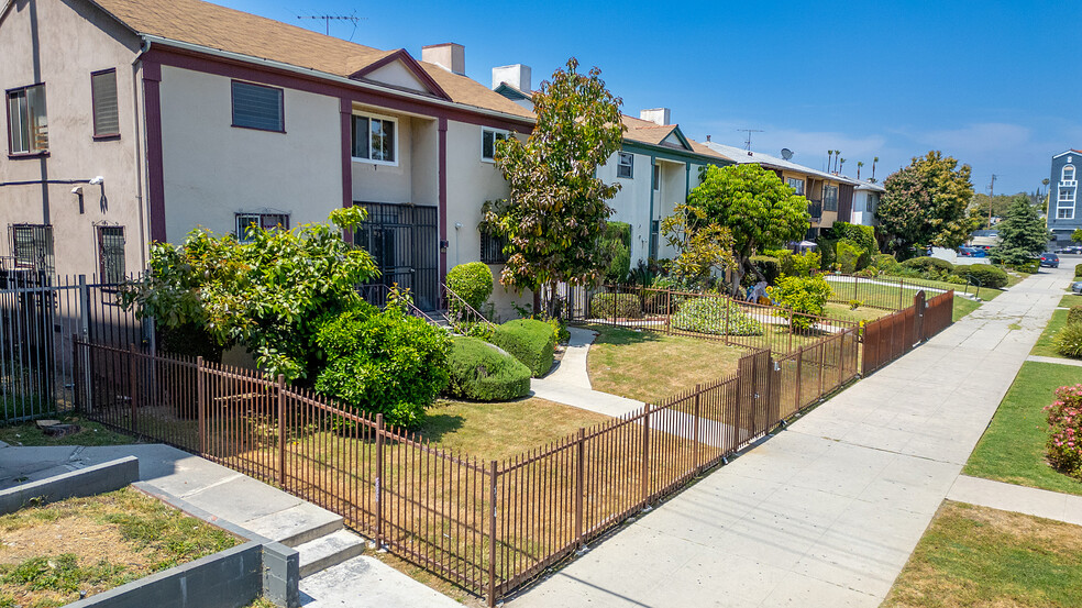 137 S La Fayette Park Pl, Los Angeles, CA for sale - Building Photo - Image 2 of 9