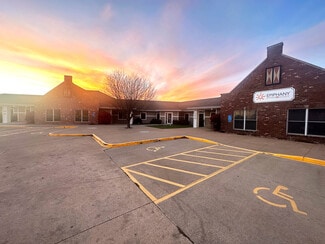 More details for 2601-2611 Washington St, Pella, IA - Office for Lease