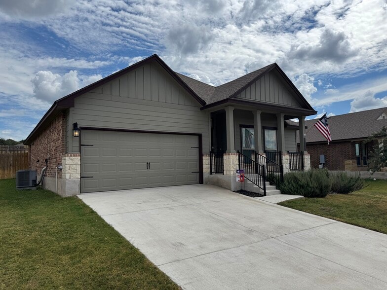 129 Cinnamon Loop, Burnet, TX for sale - Building Photo - Image 2 of 7