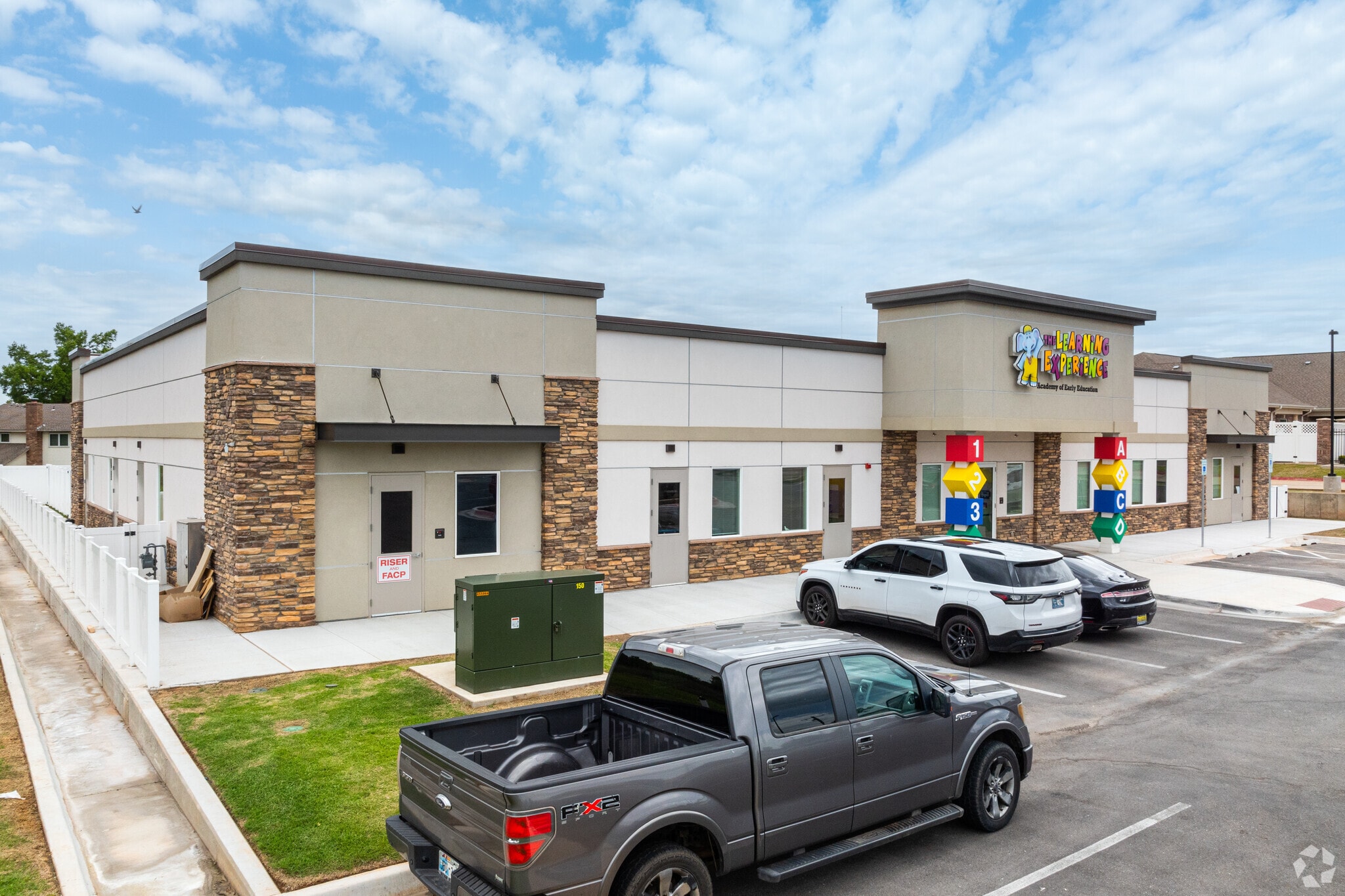 2228 SW 104th St, Oklahoma City, OK for sale Primary Photo- Image 1 of 6