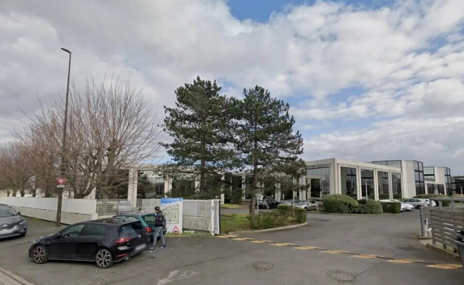 141 Rue Michel Carre, Argenteuil for sale - Building Photo - Image 2 of 6