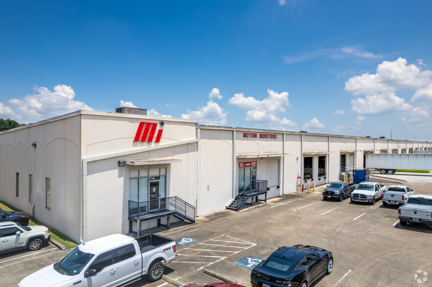 1200-1236 Silber Rd, Houston, TX for lease - Building Photo - Image 1 of 4