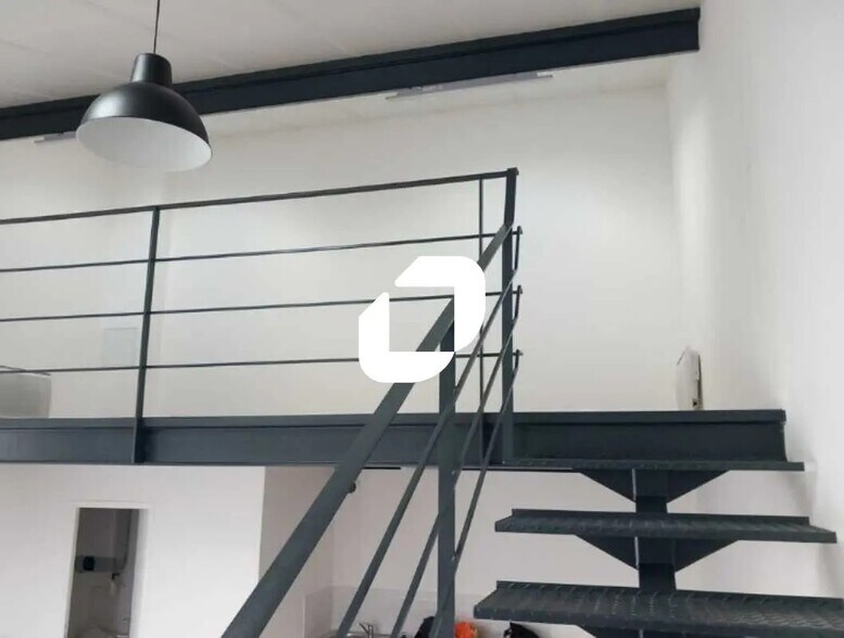 Office in Villejuif for lease - Interior Photo - Image 3 of 6