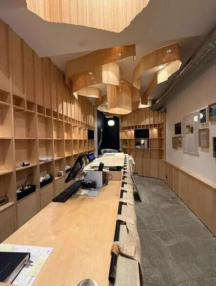 Retail in Paris for lease - Building Photo - Image 2 of 5