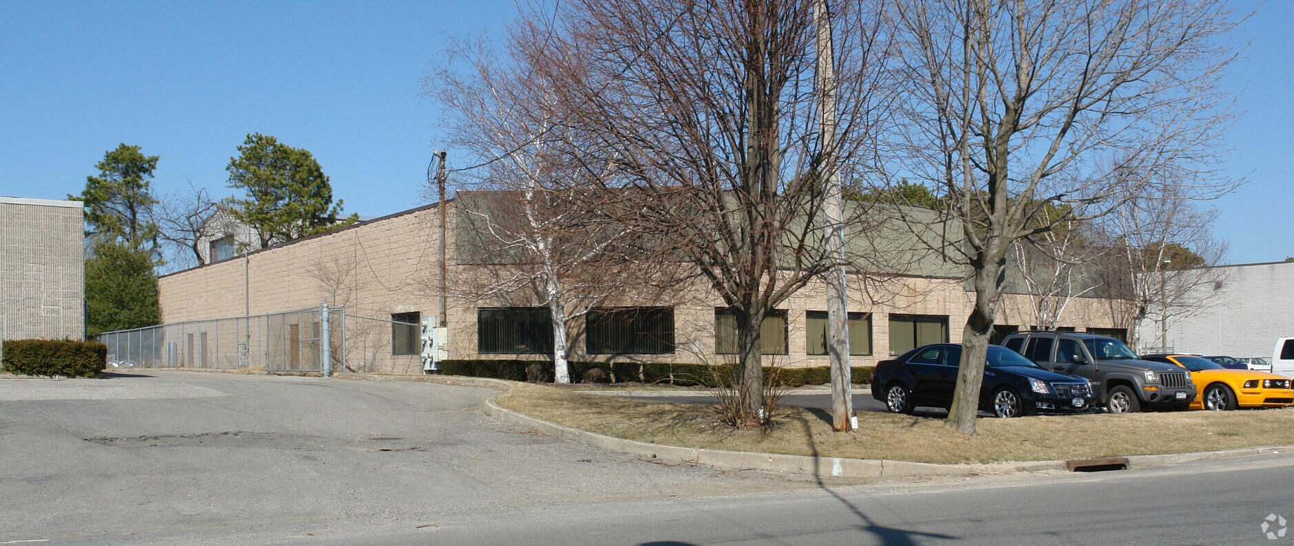 225 N Fehr Way, Bay Shore, NY 11706