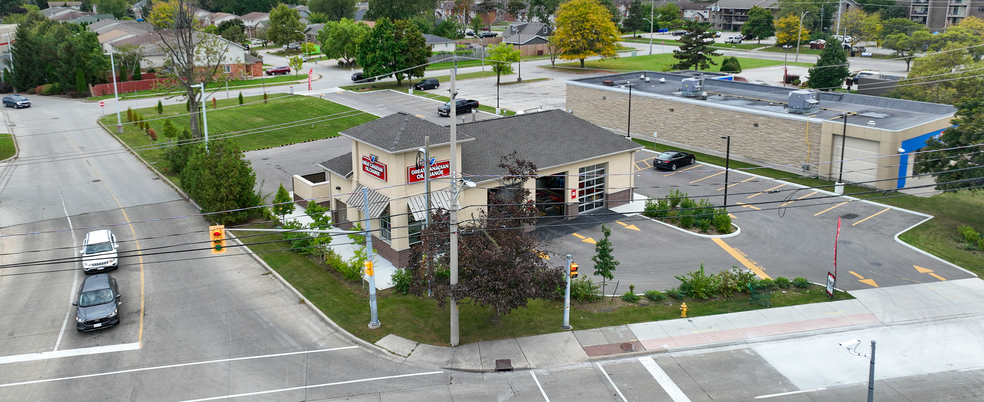 8025 Tecumseh Rd E, Windsor, ON for lease - Building Photo - Image 3 of 5