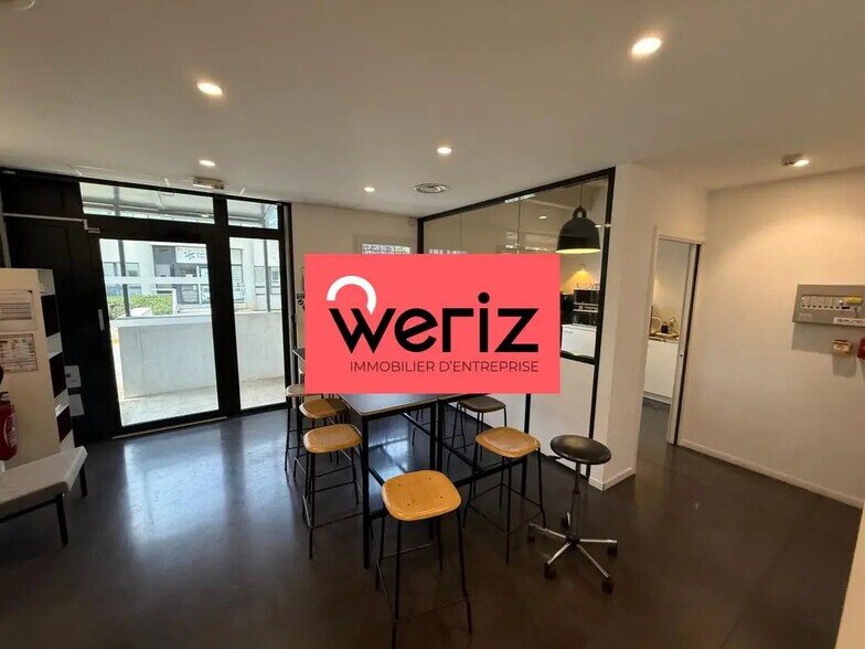 Industrial in Vitrolles for sale - Interior Photo - Image 3 of 11