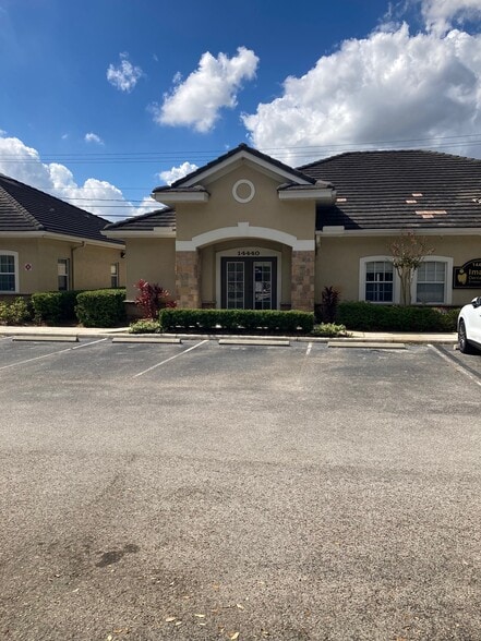 14440-14442 Bruce B Downs Blvd, Tampa, FL for lease - Building Photo - Image 2 of 21