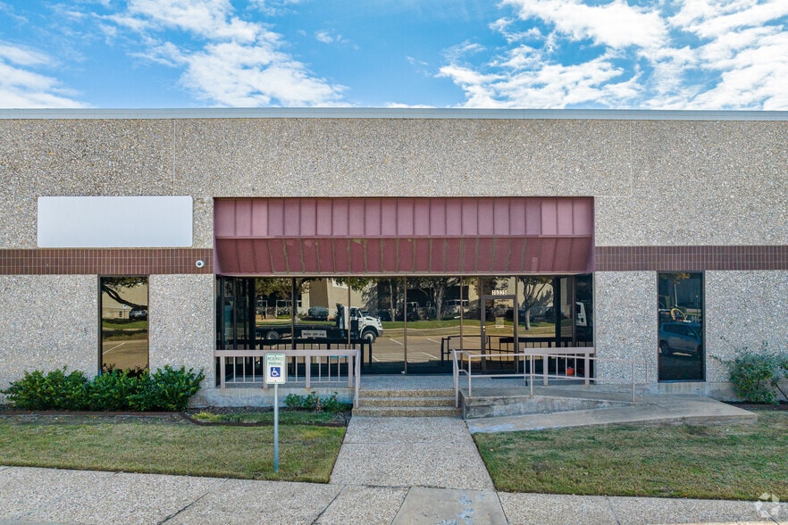 10304-10334 Brockwood Rd, Dallas, TX for lease - Building Photo - Image 2 of 4