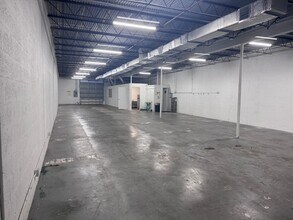 511-545 NE 32nd St, Oakland Park, FL for lease Interior Photo- Image 2 of 6