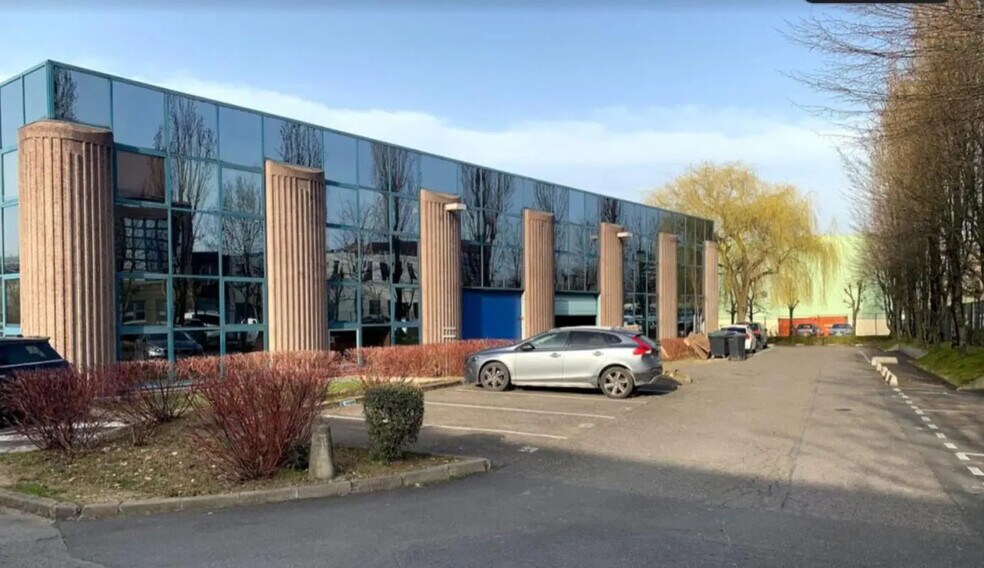 Industrial in Villiers-sur-Marne for lease - Building Photo - Image 1 of 5