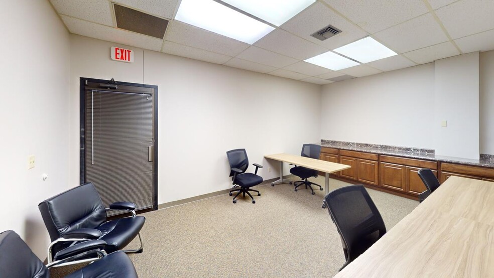 13057 W Center Rd, Omaha, NE for lease - Building Photo - Image 3 of 24