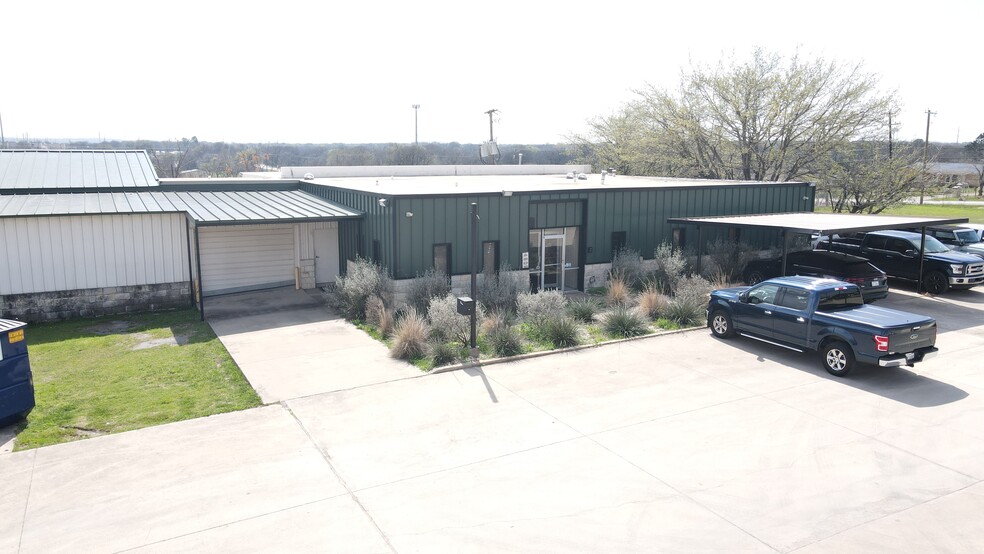 4809 Century Dr, Forest Hill, TX for lease - Building Photo - Image 3 of 19