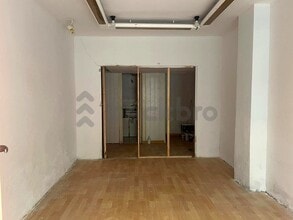 Retail in Barcelona, Barcelona for lease Interior Photo- Image 2 of 4