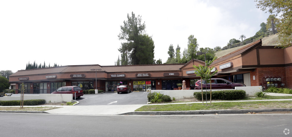 24440 Vanowen St, West Hills, CA for lease - Primary Photo - Image 1 of 7