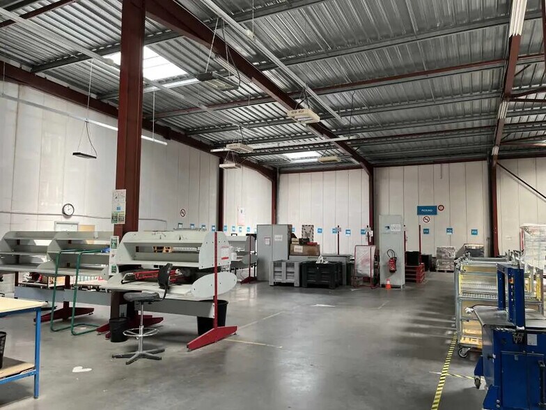 Flex in for lease - Interior Photo - Image 3 of 6