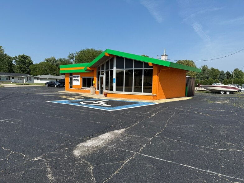 901 S 7th St, Rochelle, IL for sale - Building Photo - Image 3 of 7