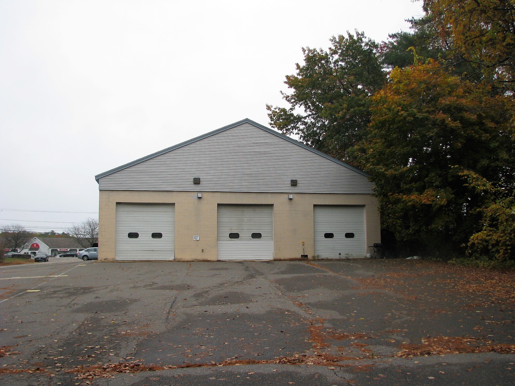34 Lafayette Rd, North Hampton, NH 03862 DRIVE THROUGH WAREHOUSE3