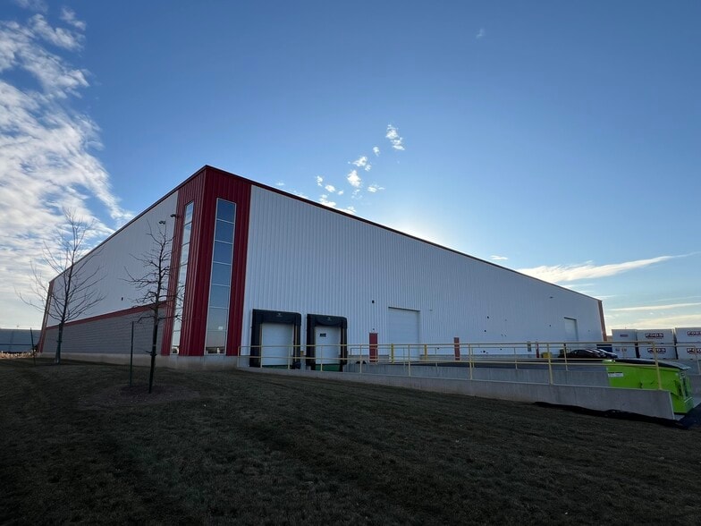 2801 W Evergreen Dr, Appleton, WI for lease - Building Photo - Image 3 of 18