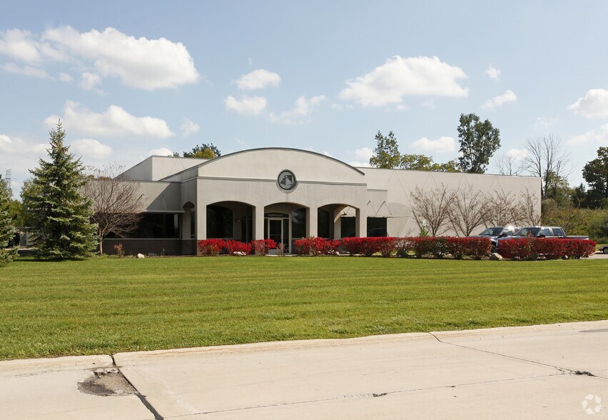 29706 West Tech Dr, Wixom, MI for lease - Primary Photo - Image 1 of 4