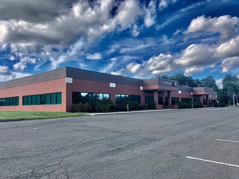 425 Day Hill Rd, Windsor, CT for sale - Building Photo - Image 1 of 1
