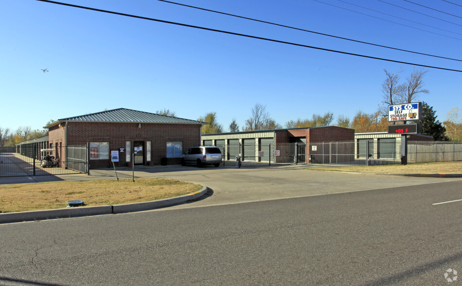 9208 NE 10th St, Midwest City, OK for sale - Primary Photo - Image 1 of 1