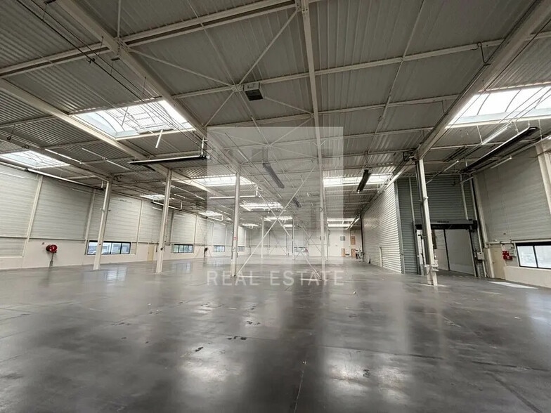 Office in Saint-Priest for lease - Interior Photo - Image 3 of 12