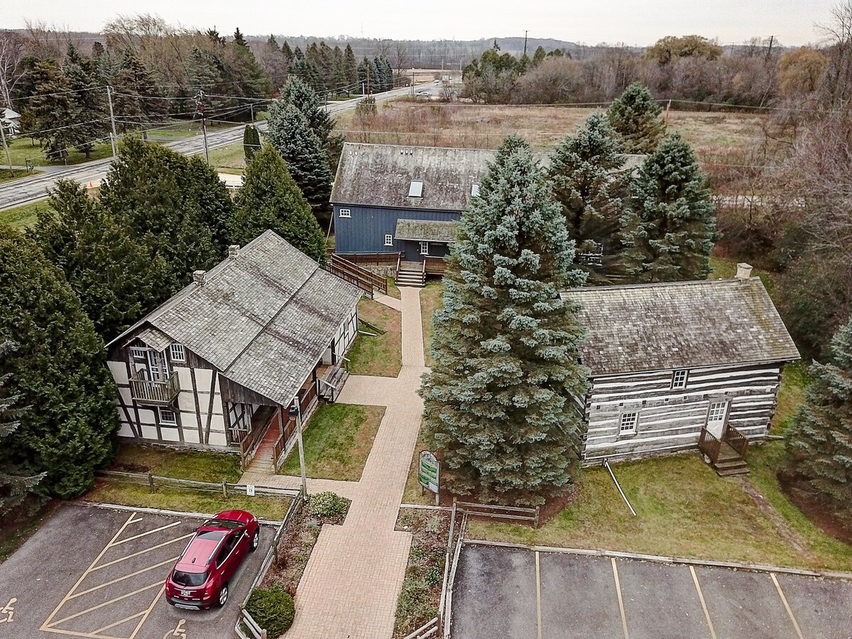 14135 N Cedarburg Rd, Mequon, WI 53097