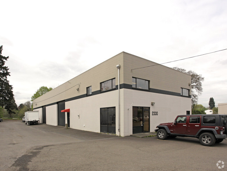 2312-2330 SE Clatsop St, Portland, OR for lease - Primary Photo - Image 2 of 14