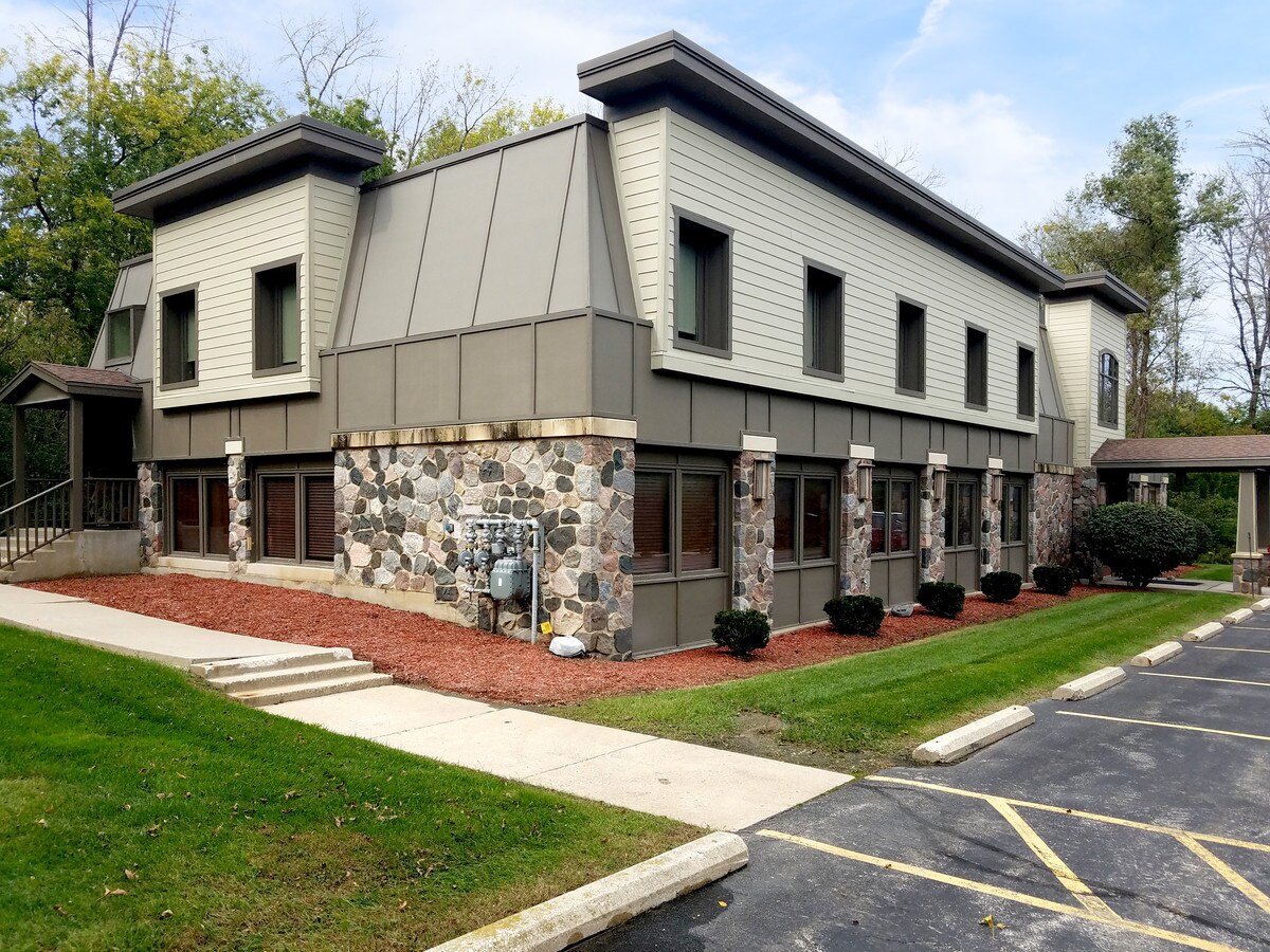 2601 W Mequon Rd, Thiensville, WI 53092