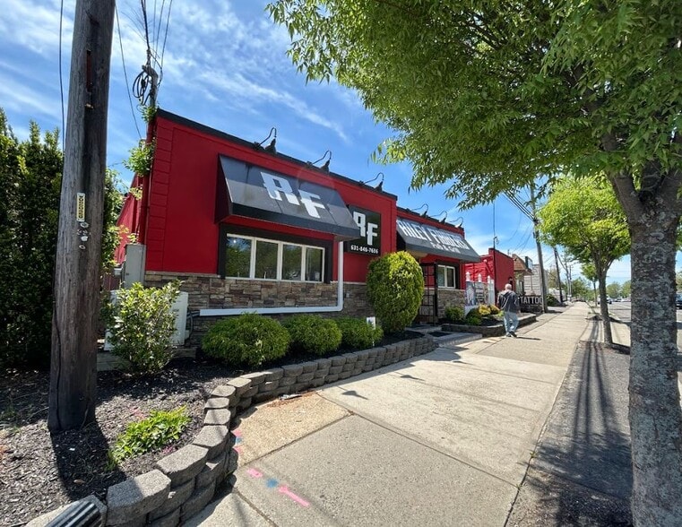 742-746 Middle Country Rd, Selden, NY for sale - Building Photo - Image 1 of 30