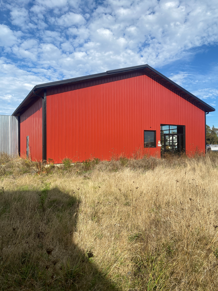 200 Running Dogs Ln, Saint Helens, OR for sale - Building Photo - Image 3 of 13