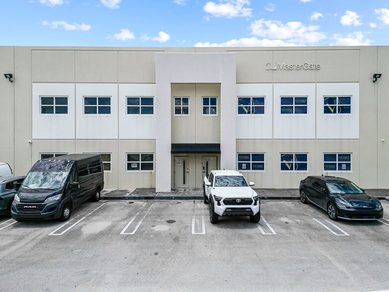 10900 NW 21st St, Miami, FL for sale - Building Photo - Image 2 of 28