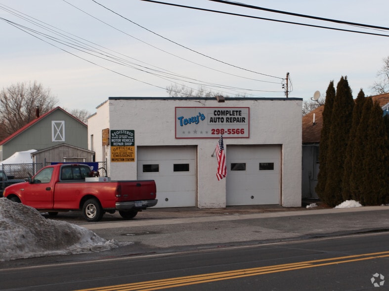 9705 Main Rd, Mattituck, NY for sale - Primary Photo - Image 1 of 1