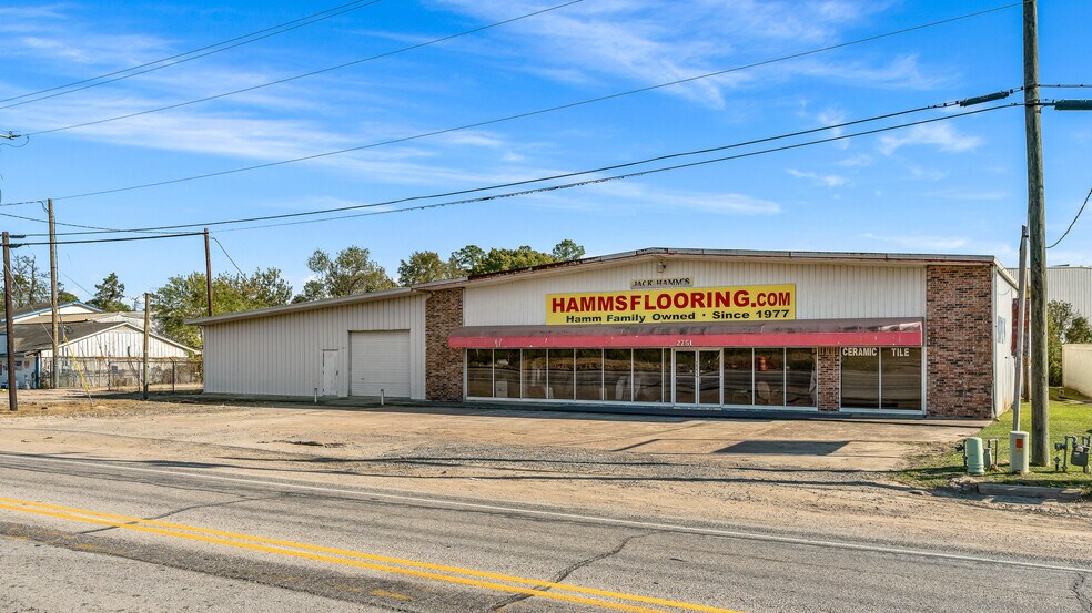 2751 E Davis St, Conroe, TX for lease - Building Photo - Image 2 of 41