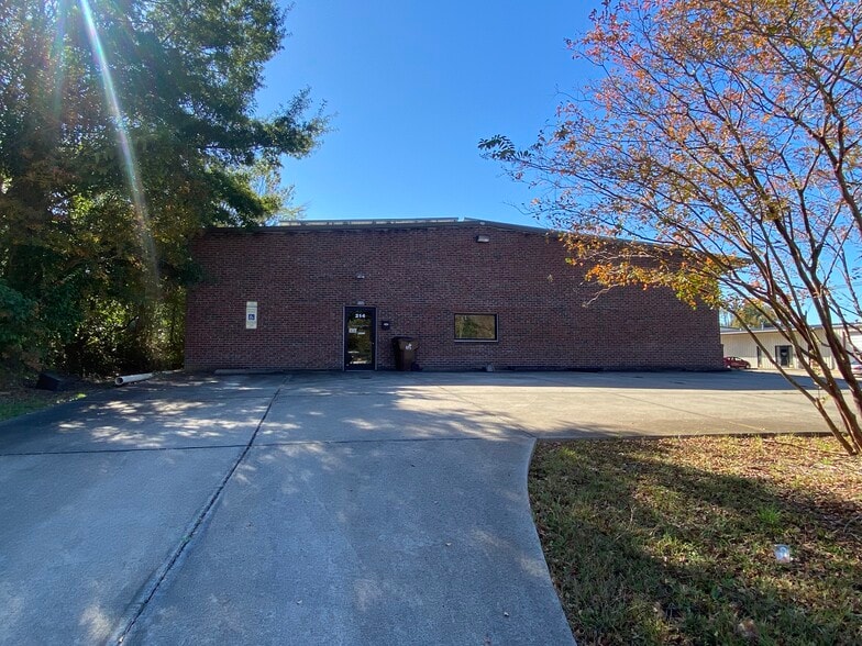 214 McIver St, Sanford, NC for lease - Building Photo - Image 1 of 8