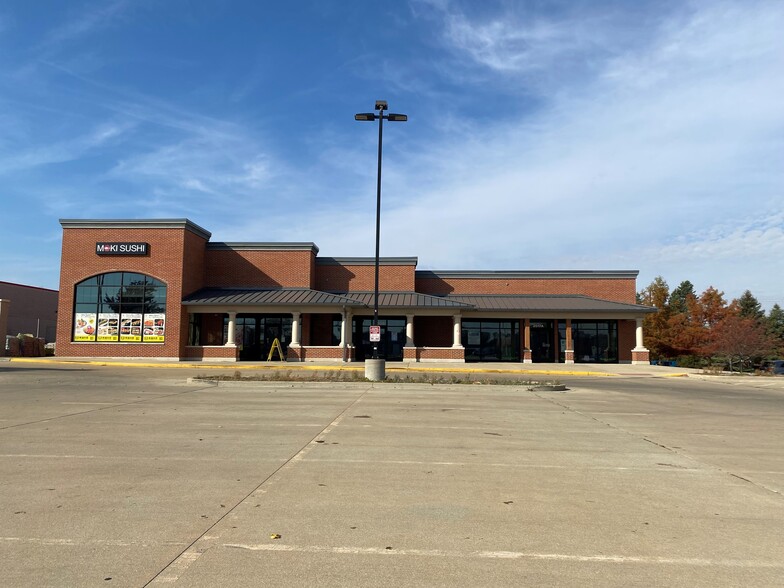 2017 S Neil St, Champaign, IL for lease - Building Photo - Image 1 of 2