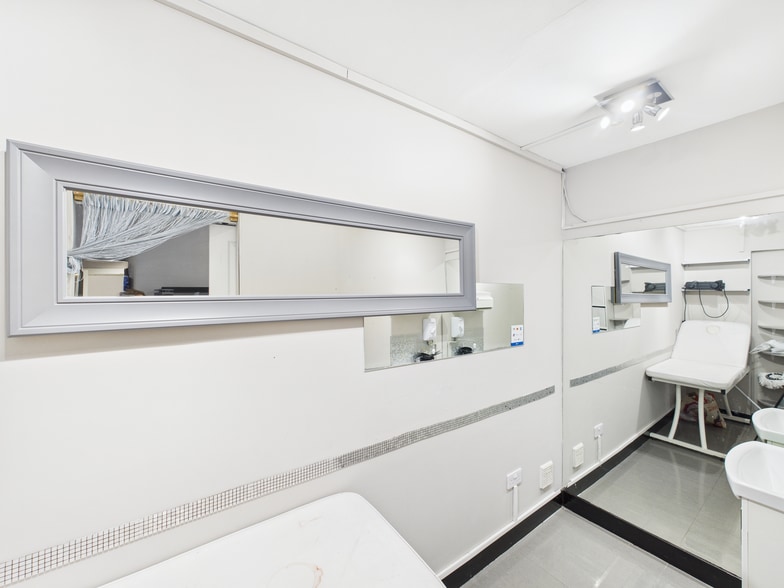 77 Dalblair Rd, Ayr for sale - Interior Photo - Image 3 of 3