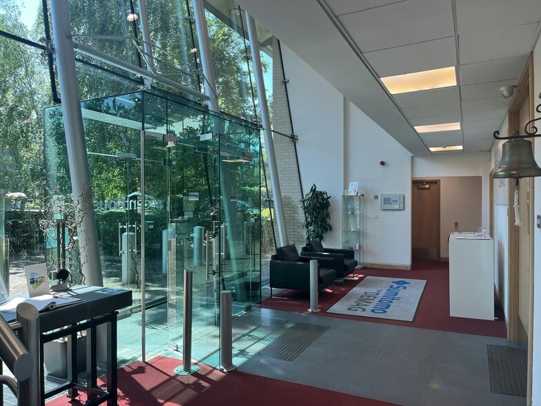 Quilters Way, Stoke Mandeville for lease - Interior Photo - Image 1 of 21