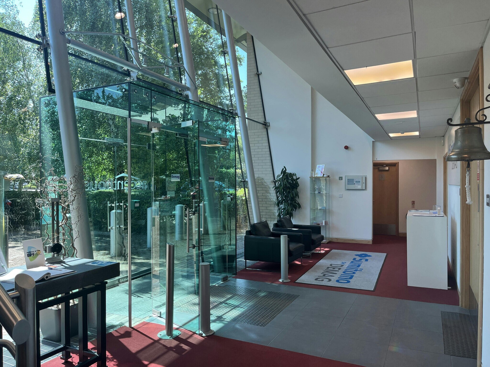 Quilters Way, Stoke Mandeville for lease Interior Photo- Image 1 of 22