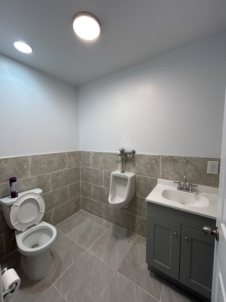 238 24th st, Brooklyn, NY for lease - Interior Photo - Image 2 of 4