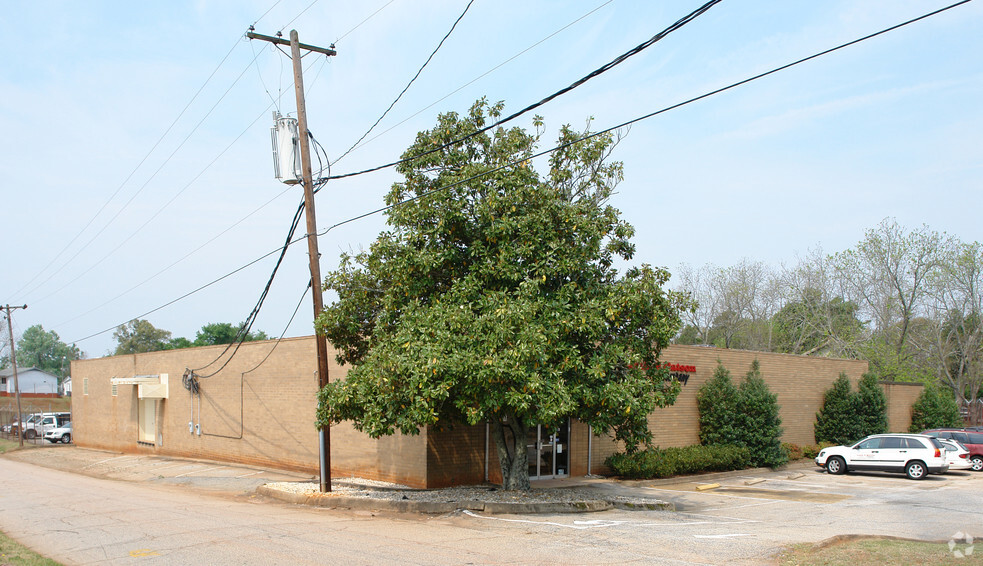 1 Club Rd, Greenville, SC for lease - Primary Photo - Image 1 of 3