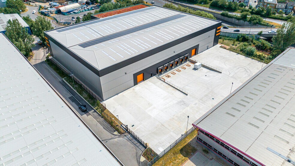 1 Church Manorway, Erith for lease - Building Photo - Image 1 of 17