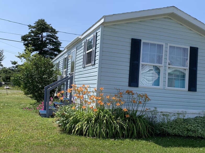 89 Old Woodstock Rd, Houlton, ME for sale - Primary Photo - Image 1 of 3