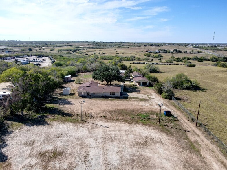298 State Highway 239, Kenedy, TX for sale - Building Photo - Image 2 of 33