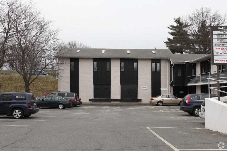 584 Meadow St, Agawam, MA for lease - Building Photo - Image 3 of 27