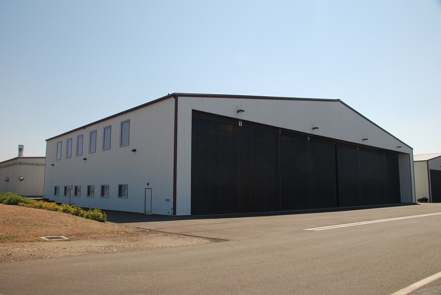 609 Nebula Way, Medford, OR for lease - Building Photo - Image 2 of 7